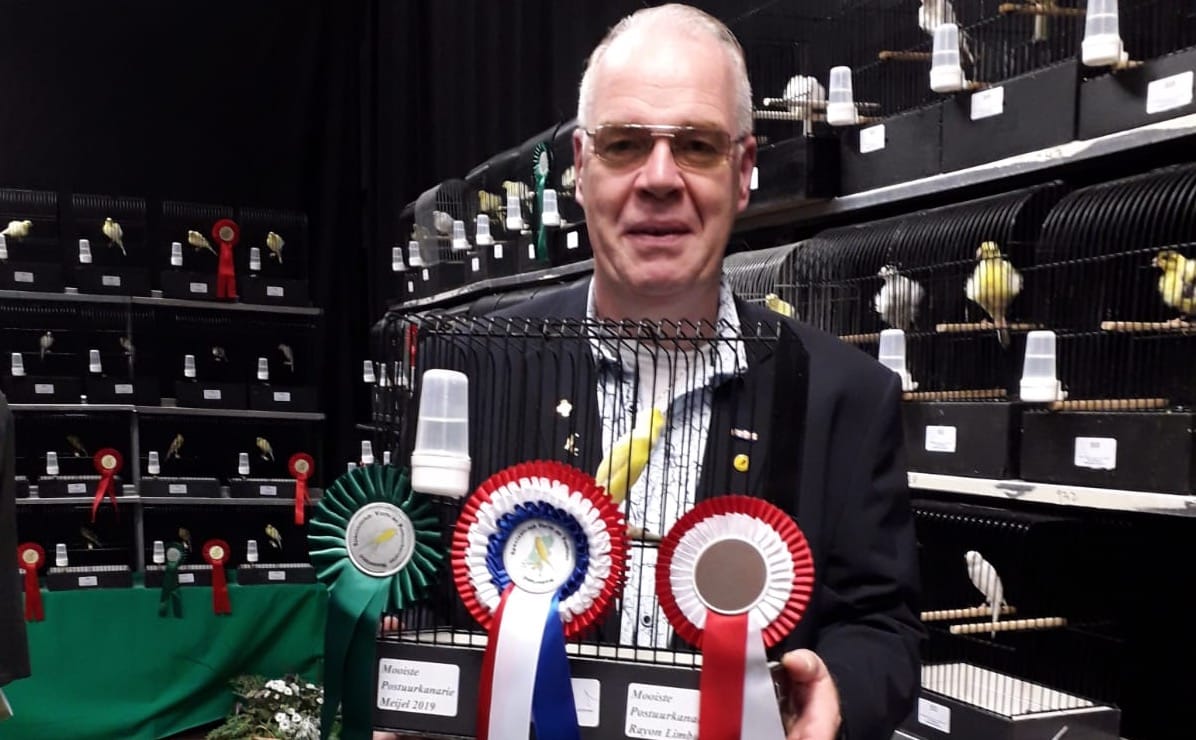 Coen Steegs van vogelvereniging 'Meijels Pracht'