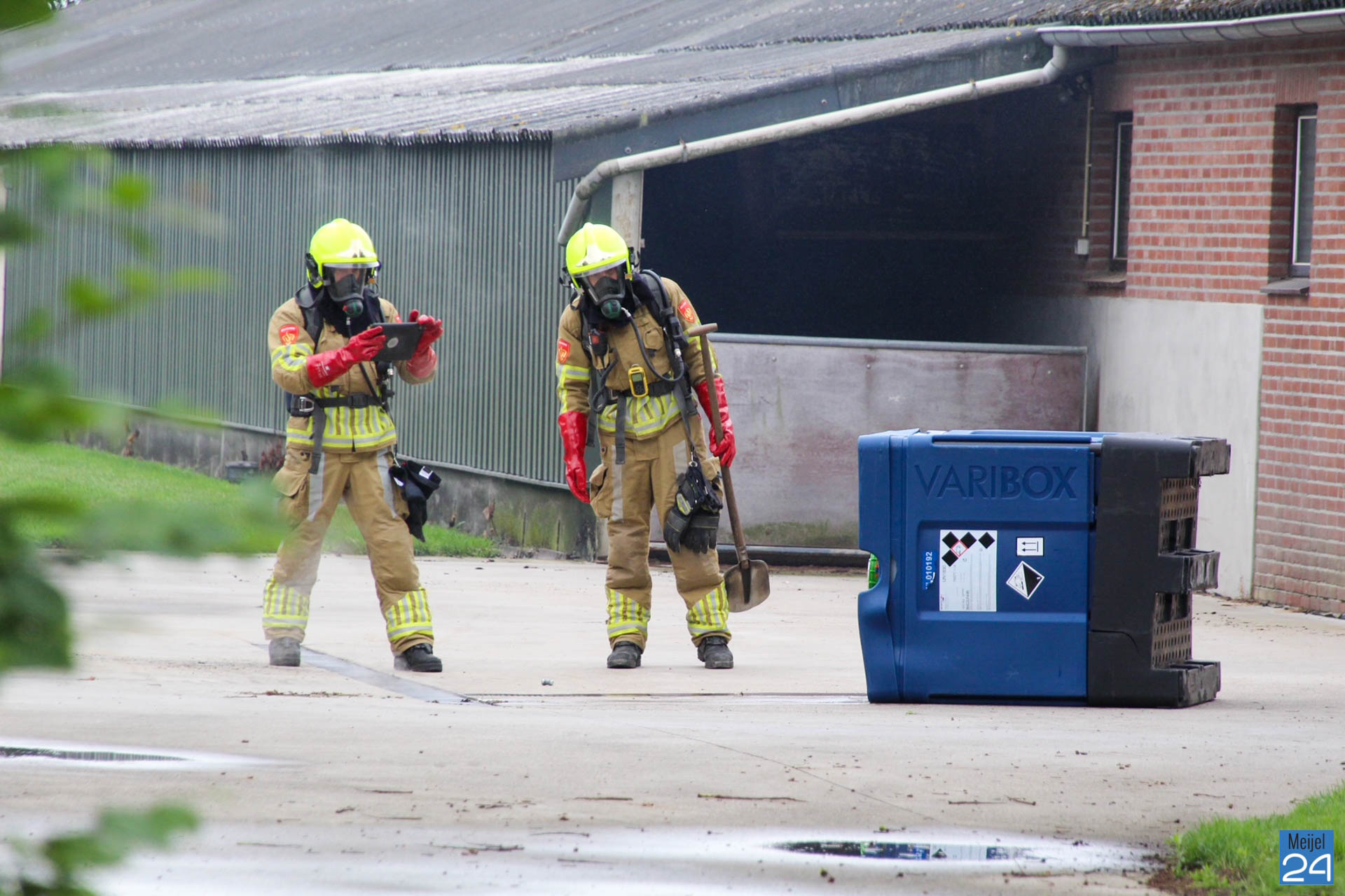 IBC container met zwavelzuur omgevallen in Beringe