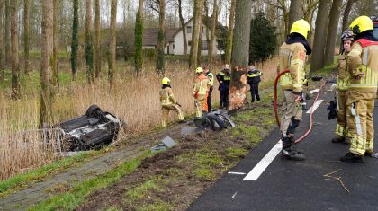 2024_12_15 Ernstig verkeersongeval Venloseweg N275 Ospel auto-boom-sloot-7