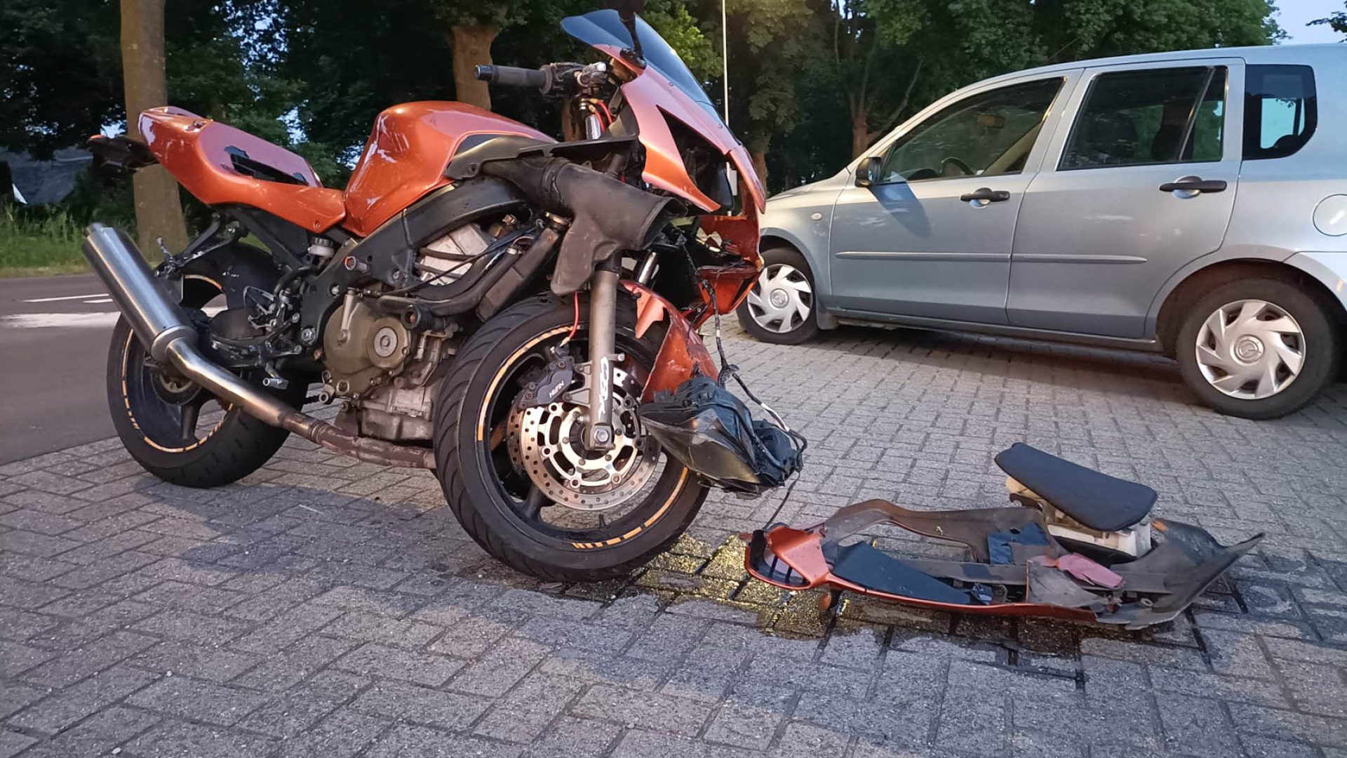 20250513_Automobilist-en-motorrijder-botsen-op-N279-in-Meijel_6