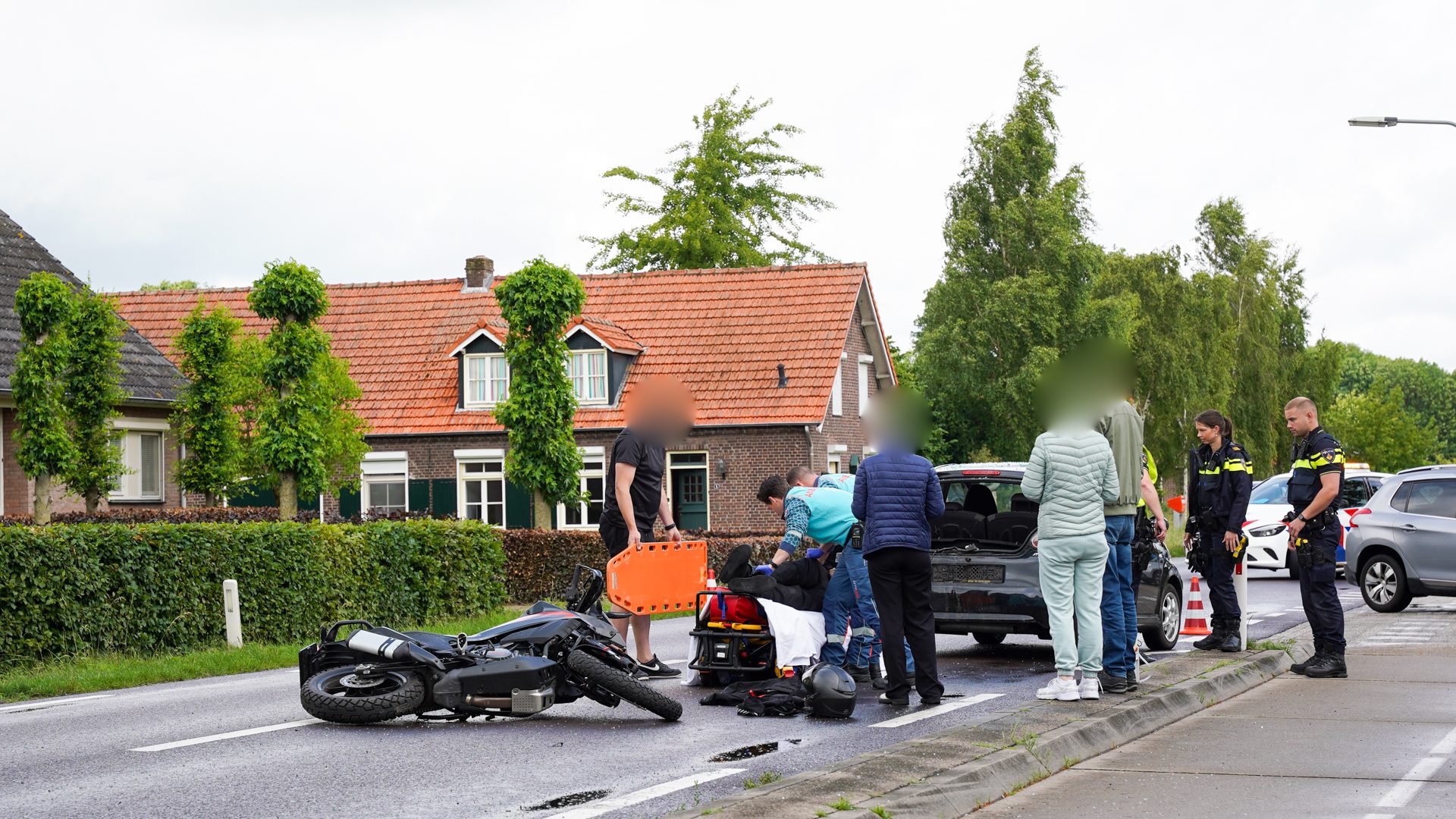 20250607_Motorrijder-gewond-na-botsing-op-Roggelsedijk-N279_2