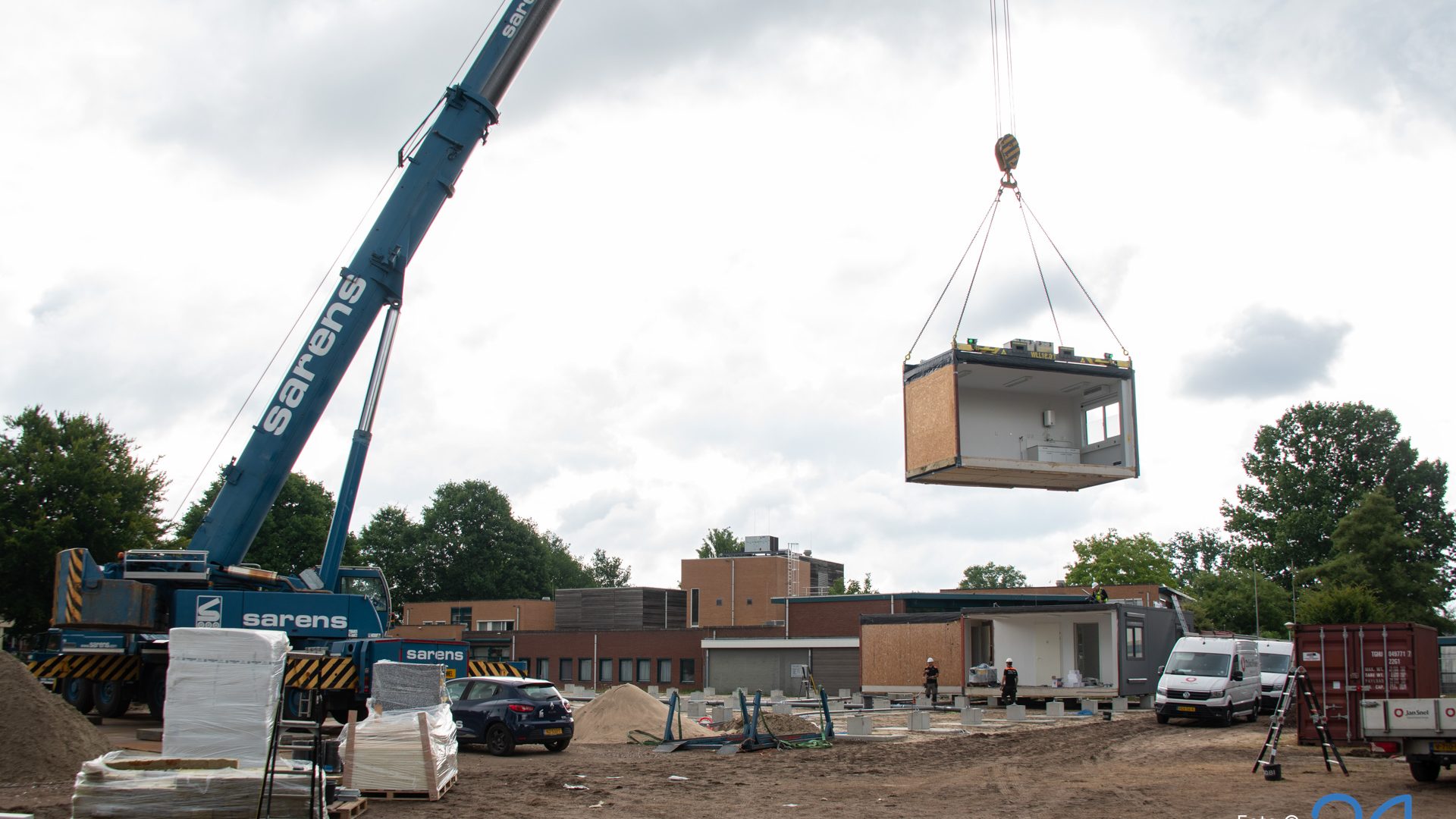 2025_07_08-Plaatsing-tijdelijke-schoolunits-Buurtcollege-Agora-Maas-en-Peel-gestart4