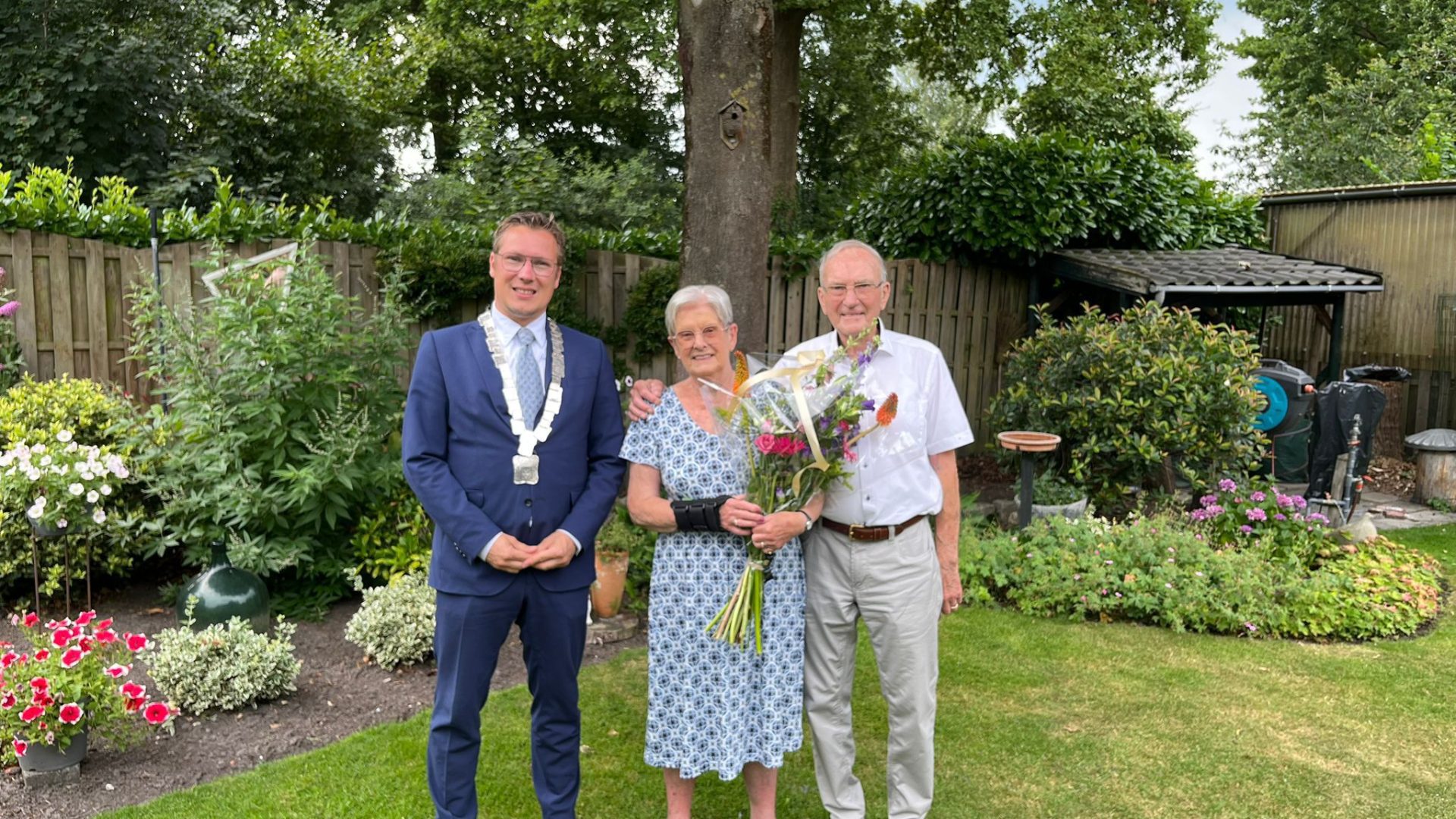 2025_07_17-Burgemeester-Vostermans-bezoekt-echtpaar-Dohmen-Scheer