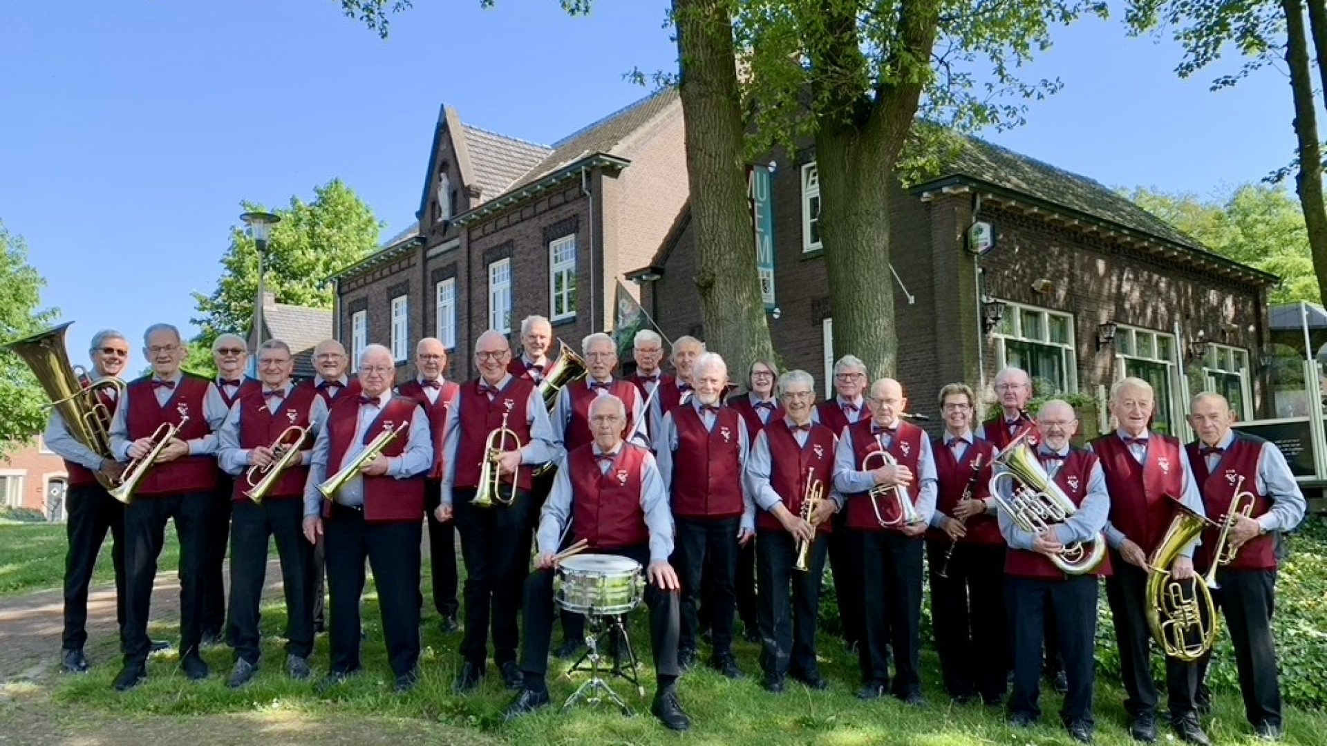 2025_07_27-Seniorenorkest-Meijel-treedt-op-in-Helmond