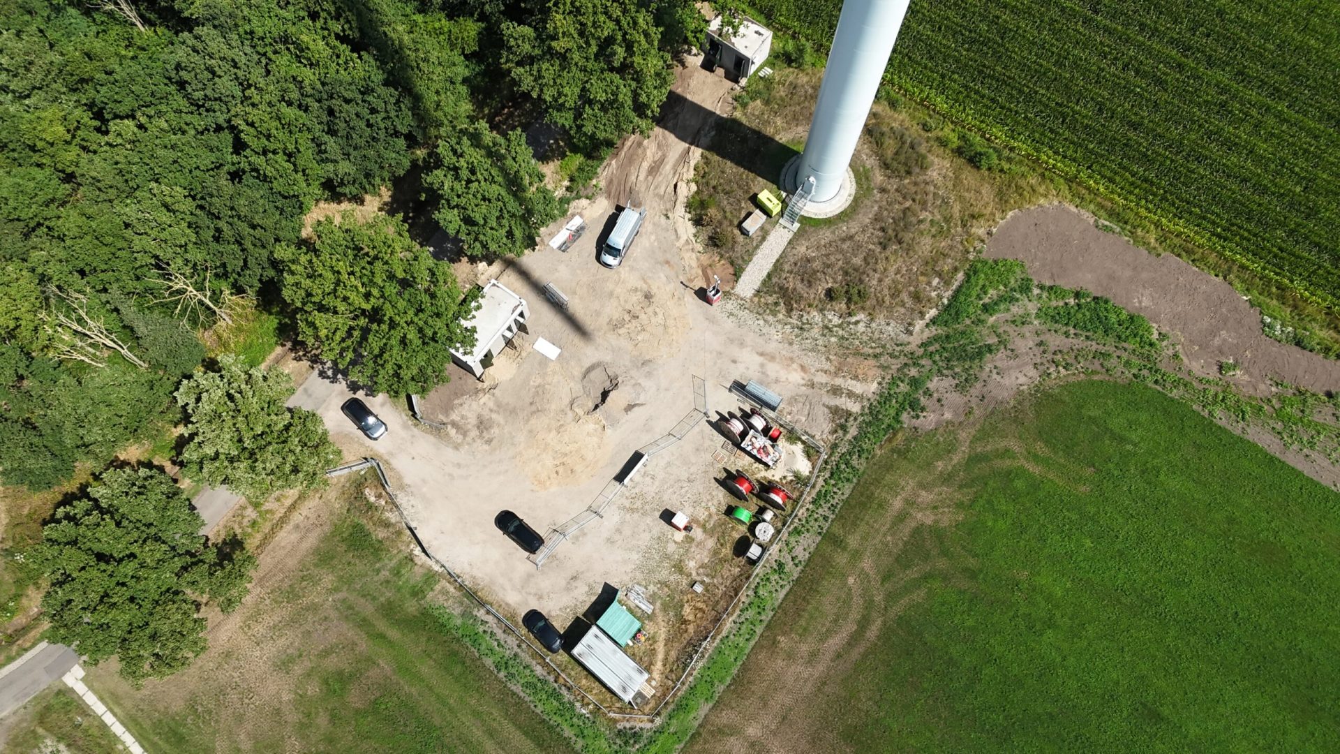 2025_08_14-Windpark-Ospeldijk-en-zonnepark-het-Kruis-wekken-energie-op-via-een-netwerkaansluiting1
