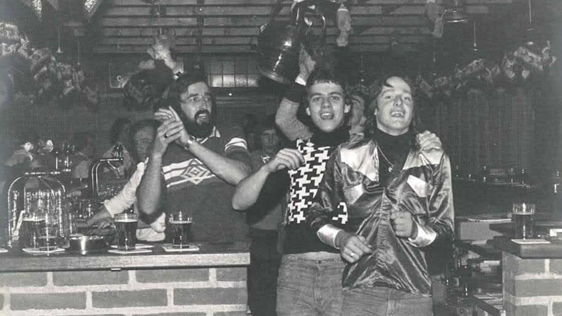 Haole klot in café De Wolk