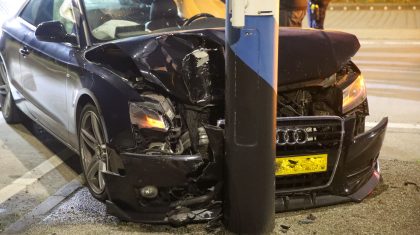 2026-08-01-Auto-eindigt-tegen-verkeerszuil-op-rotonde-bij-N279-3