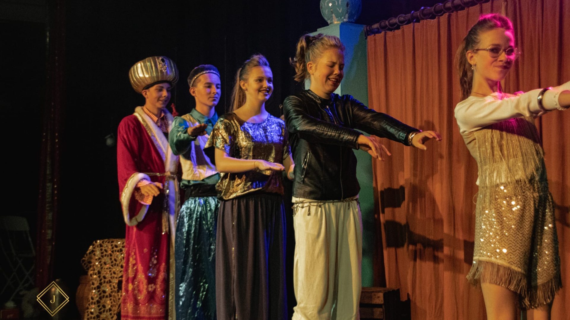 2026-09-29-Jeugdvoorstelling-Sirocco-klaar-voor-het-podium2