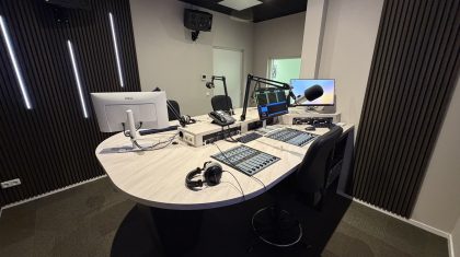 2026-10-05-Kom-naar-de-open-dag-van-Omroep-PM-en-bekijk-de-nieuwe-radiostudio