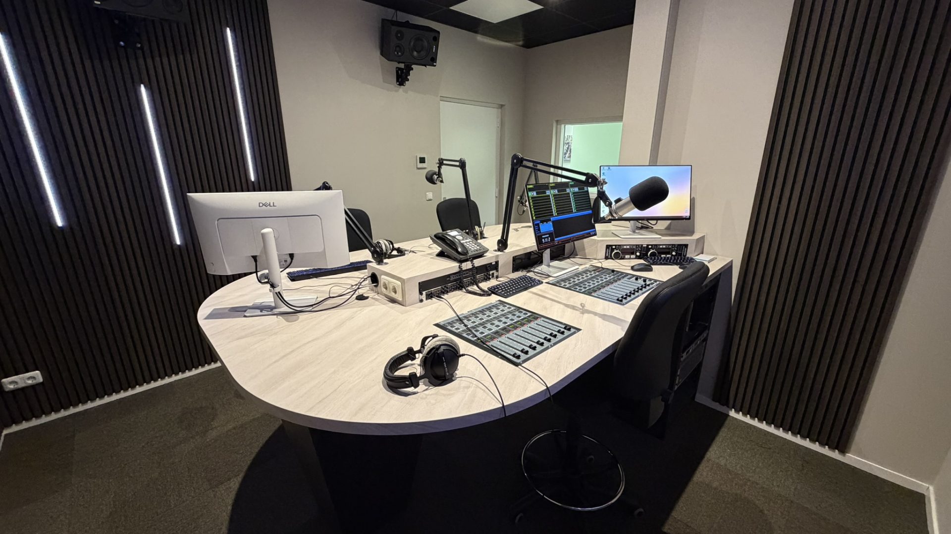 2026-10-05-Kom-naar-de-open-dag-van-Omroep-PM-en-bekijk-de-nieuwe-radiostudio