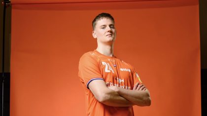 2026_01_13-Meijelse-topsporter-Driek-Manders-vertrekt-naar-Zweden-voor-EK-Handbal