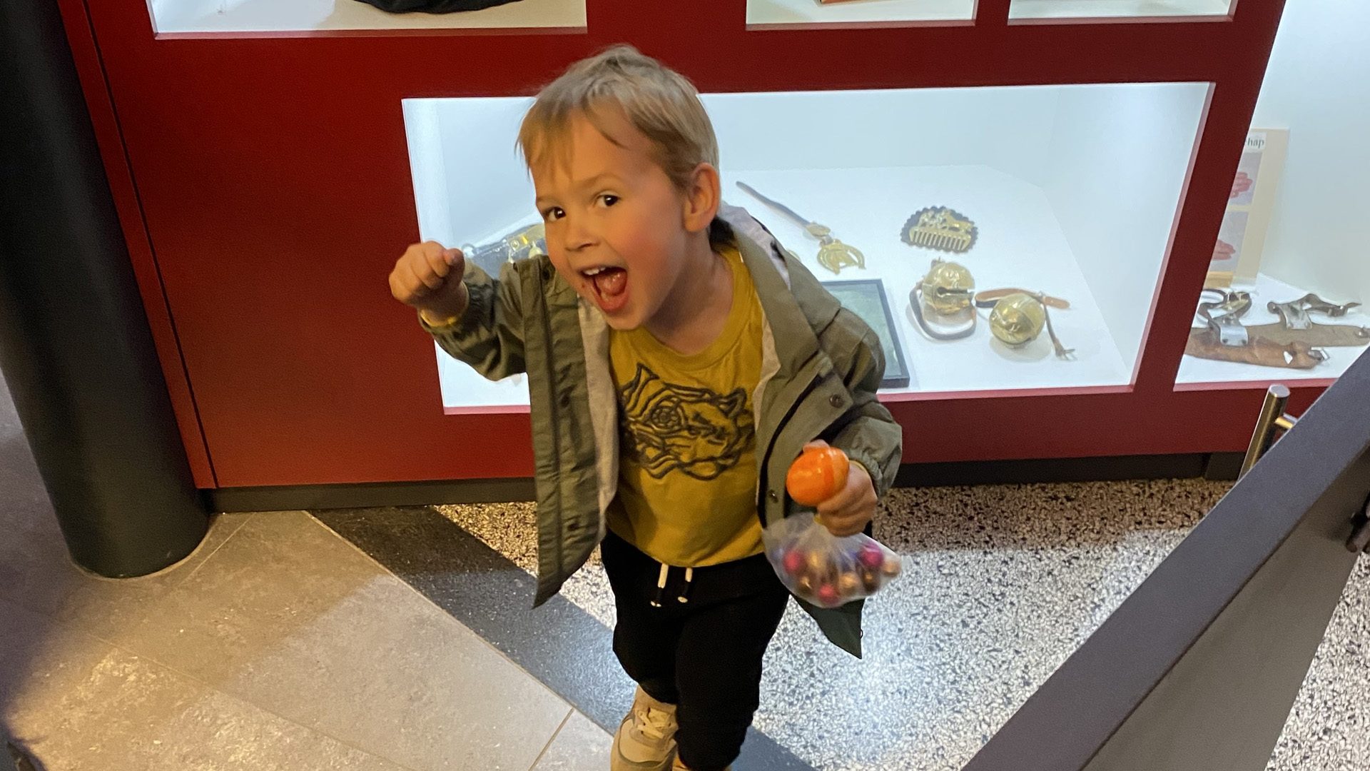 2026_04_02-Op_ontdekkingstocht_en_paaseieren_zoeken_in_het_museum