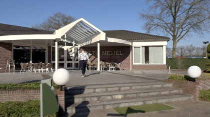 2026_04_09-Meijel_schoon_knapt_afvalbakken_op