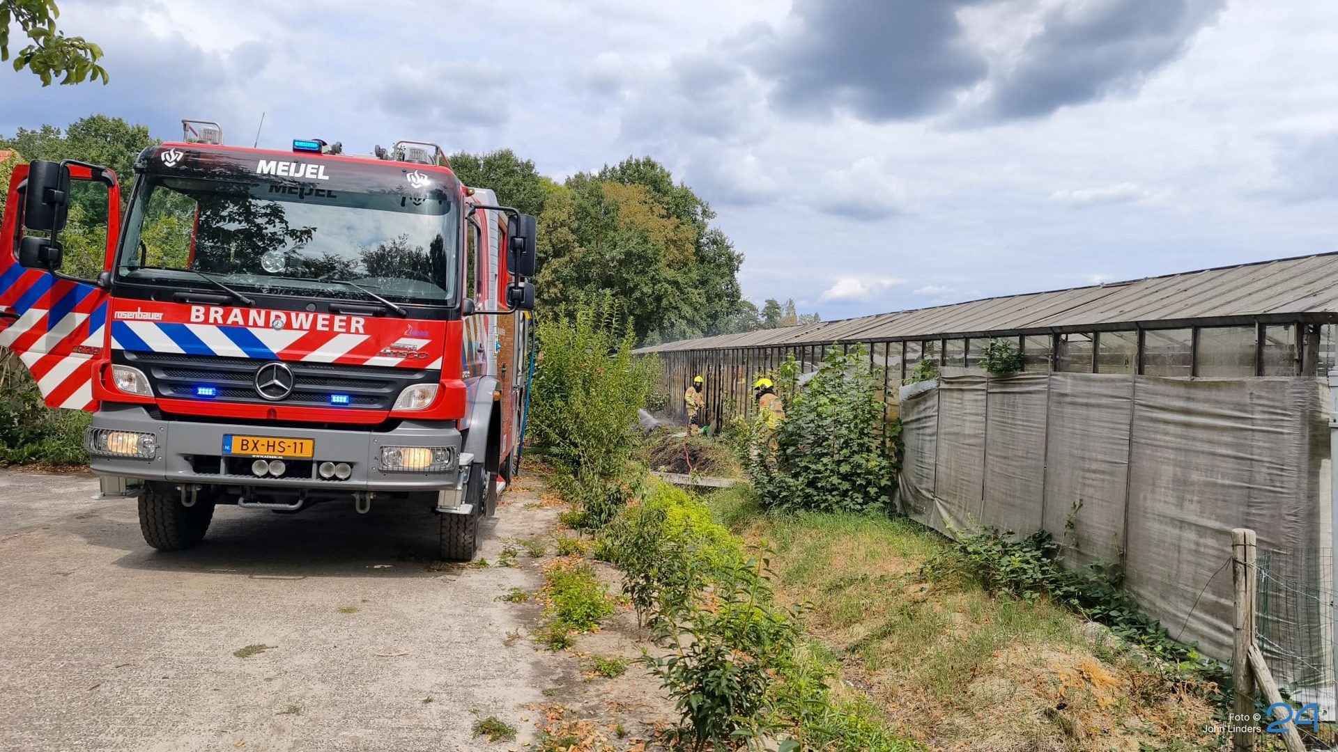 2026_08_07-Brand_in_sloot_slaat_over_op_tuinderskas_in_Ospeldijk-1