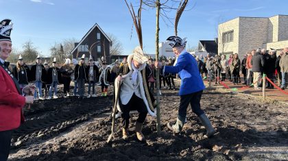 Een boom voor elke oud-prins in Meijel1