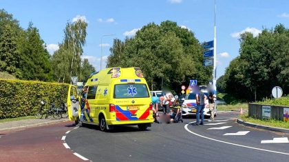 Fietser aangereden door personenauto rotonde Beringe-1