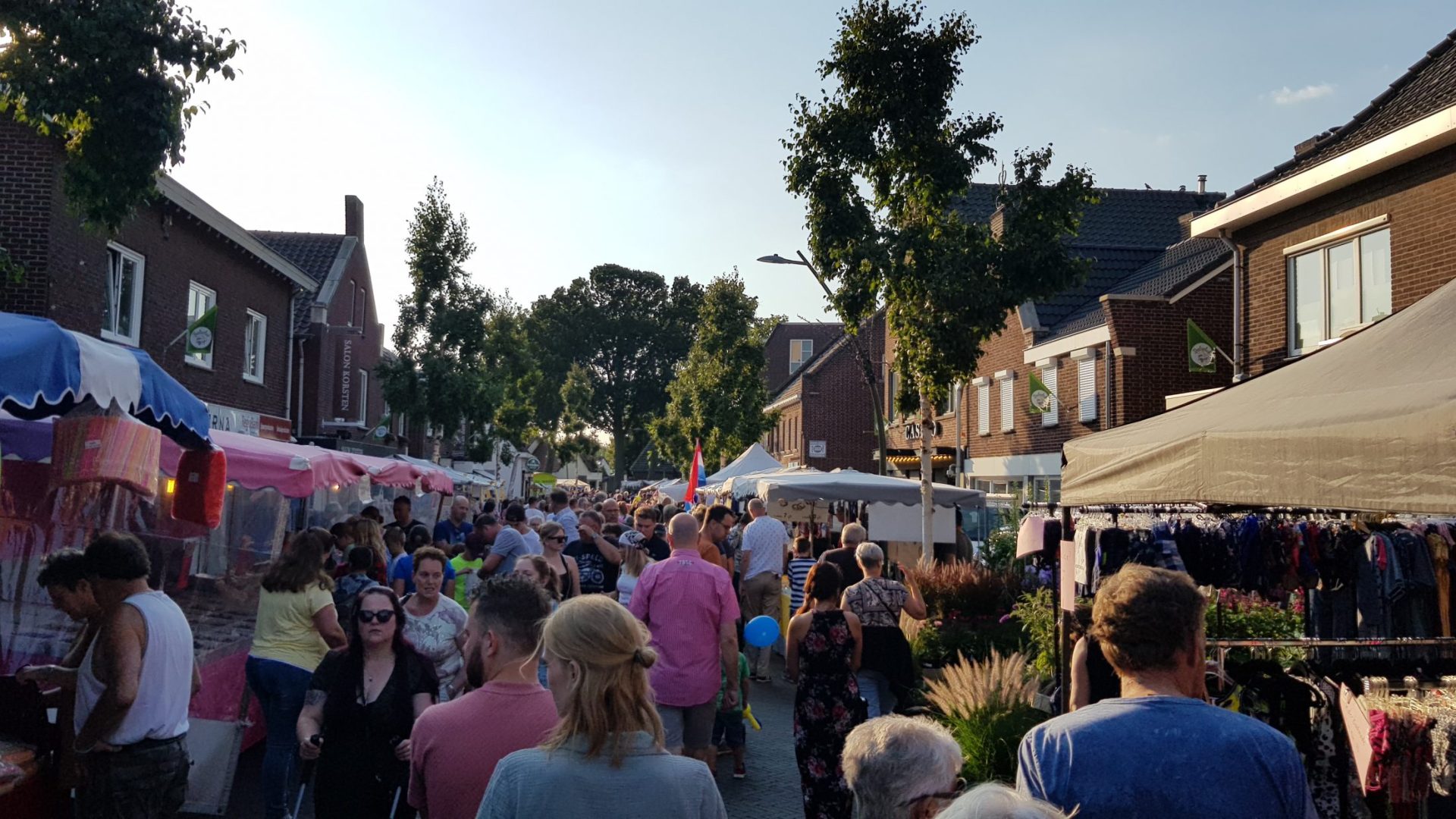 Gezellige drukte op Jaarmarkt Meijel 2022 - Dorpsstraat 1