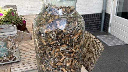 Hoeveel peuken zitten er in de pot 2