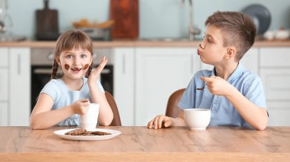 Kinderen-koffie Foto | serezniy - depositphotos.com
