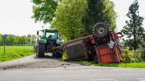 Landbouwvoertuig en auto botsen op Nederweerterdijk-2