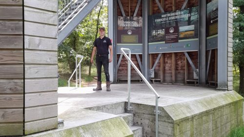 Leuningen-geplaatst-bij-het-Belfort-dankzij-Peelgelukkige-bijdrage-1