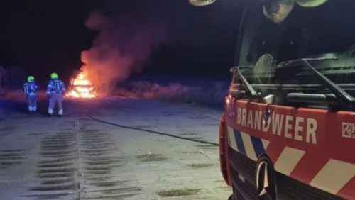 Onderzoek naar overleden persoon in uitgebrande auto Baarlo 2