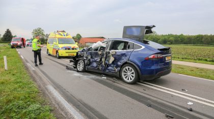 Ongeval Tesla vrachtwagen Schaapsbrug Heibloem-4