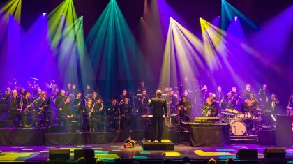 Uden, 10 maart 2022Orkest Koninklijke Luchtmacht. Meet the Orchestra. Optreden in theater Markant. Met oa chef dirigent majoor Patrick Curfs en zanger Martin van der Starre.