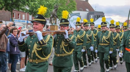 Sint Willibrordus wint OLS huldiging Meijel Raadhuisplein-27