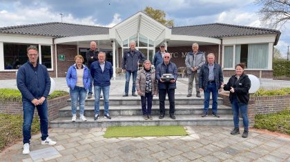 Vlaai van de maand voor vrijwilligers onderhoudscommissie LTC Meijel