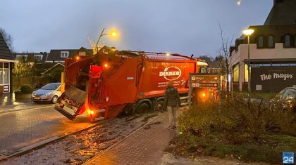 Vrachtwagen rijdt zich vast Jan Truijenstraat Meijel-1