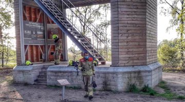 Conditie brandweer Meijel getest op Belfort De Vossenberg
